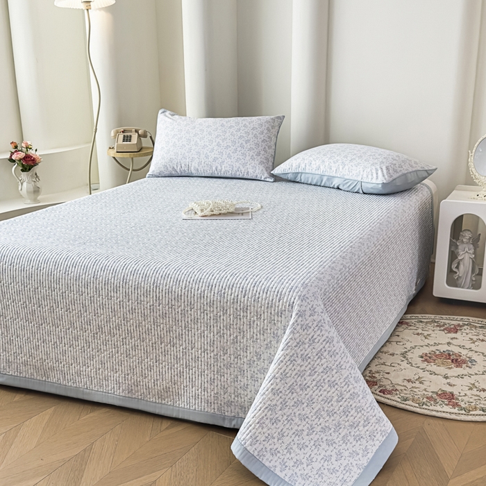 91家纺网 家纺一手货源 找家纺 恒尚居 2025新款A类莱赛尔天丝棉印花床盖-自然丛林 小叶女贞-天蓝