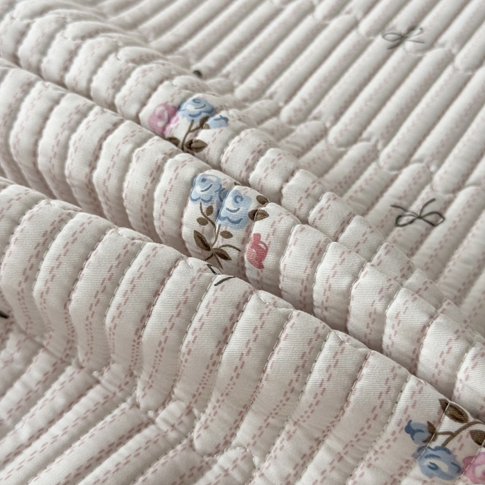 91家纺网 家纺一手货源 找家纺 恒尚居 2025新款A类莱赛尔天丝棉印花床盖-稀疏小花 清新小玫瑰-天蓝