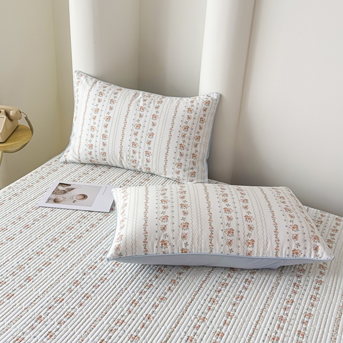 91家纺网 家纺一手货源 找家纺 恒尚居 2025新款A类莱赛尔天丝棉印花床盖-自由几何 自由小玫瑰-天蓝