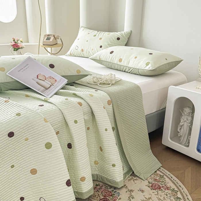 91家纺网 家纺一手货源 找家纺 恒尚居 2025新款A类莱赛尔天丝棉印花床盖-自由几何 心爱小圆点-绿意