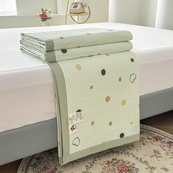 91家纺网 家纺一手货源 找家纺 恒尚居 2025新款A类莱赛尔天丝棉印花床盖-自由几何 心爱小圆点-绿意