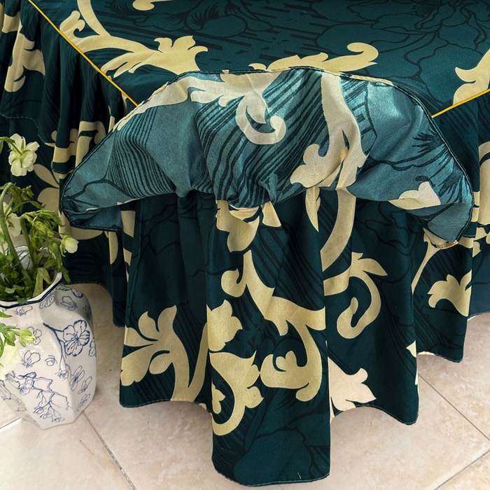 91家纺网 家纺一手货源 找家纺 雨田家纺 2025新款亲肤印花床裙三件套系列 富贵绿