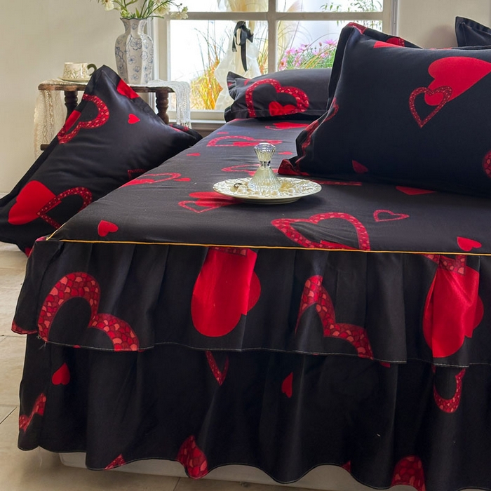 91家纺网 家纺一手货源 找家纺 雨田家纺 2025新款亲肤印花床裙三件套系列 心心相惜