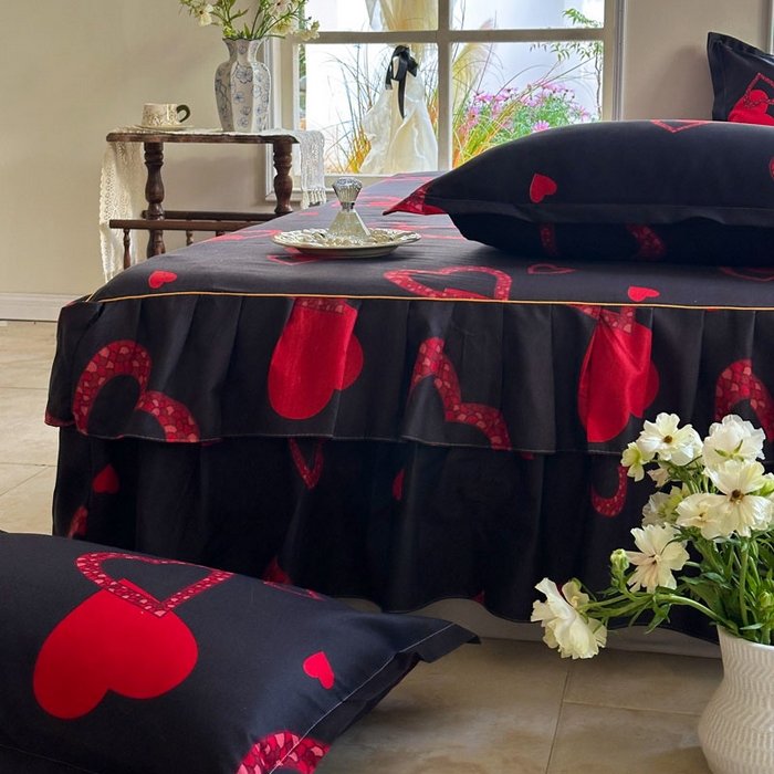 91家纺网 家纺一手货源 找家纺 雨田家纺 2025新款亲肤印花床裙三件套系列 心心相惜