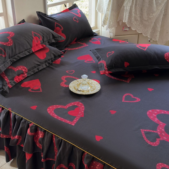 91家纺网 家纺一手货源 找家纺 雨田家纺 2025新款亲肤印花床裙三件套系列 心心相惜