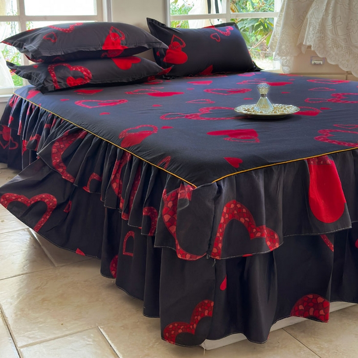 91家纺网 家纺一手货源 找家纺 雨田家纺 2025新款亲肤印花床裙三件套系列 心心相惜