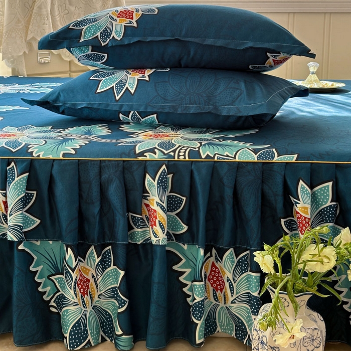 91家纺网 家纺一手货源 找家纺 雨田家纺 2025新款亲肤印花床裙三件套系列 优雅绽放