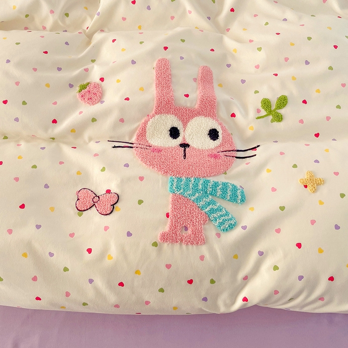 91家纺网 家纺一手货源 找家纺 云木里 2025新款云朵棉毛巾绣印花四件套 大眼萌兔