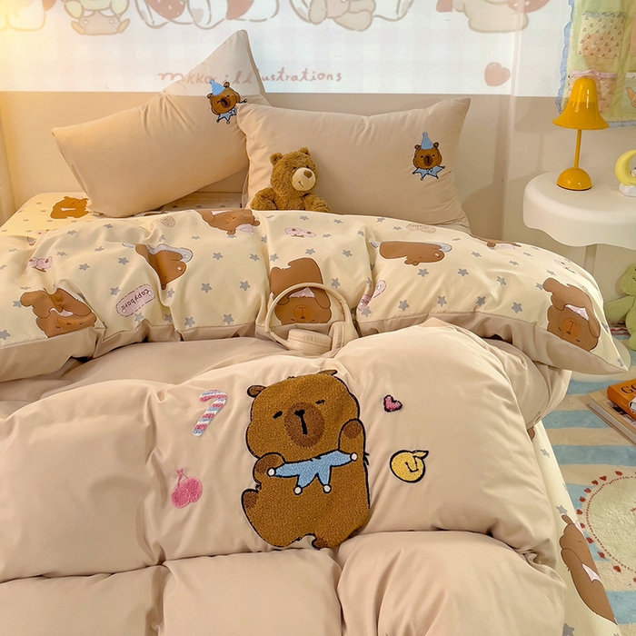 91家纺网 家纺一手货源 找家纺 云木里 2025新款云朵棉毛巾绣印花四件套 卡皮巴拉