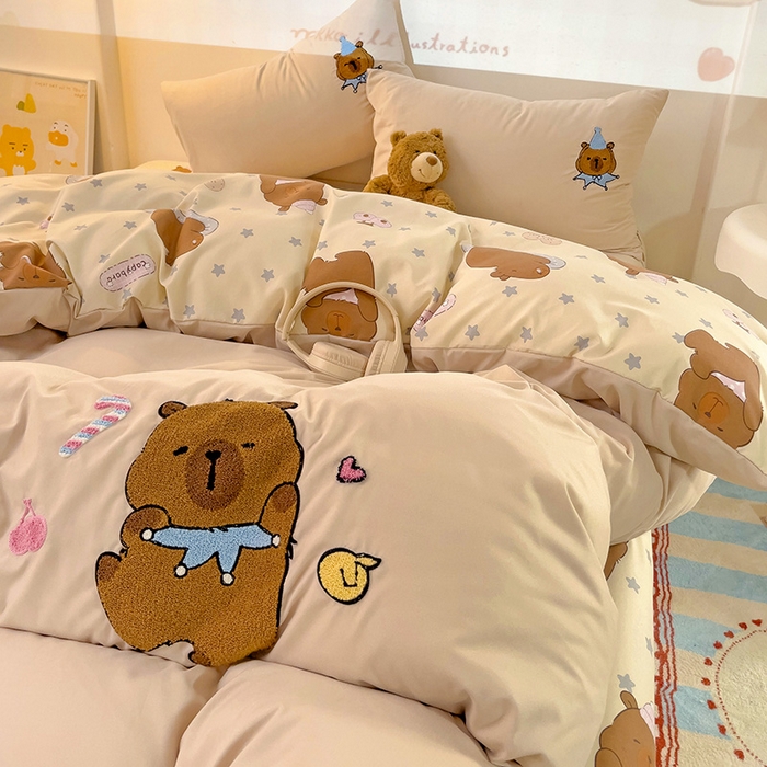 91家纺网 家纺一手货源 找家纺 云木里 2025新款云朵棉毛巾绣印花四件套 卡皮巴拉