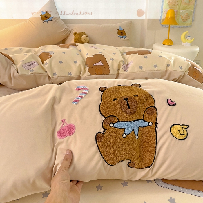 91家纺网 家纺一手货源 找家纺 云木里 2025新款云朵棉毛巾绣印花四件套 卡皮巴拉