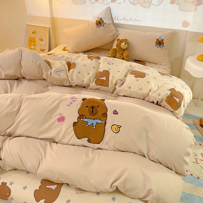 91家纺网 家纺一手货源 找家纺 云木里 2025新款云朵棉毛巾绣印花四件套 卡皮巴拉