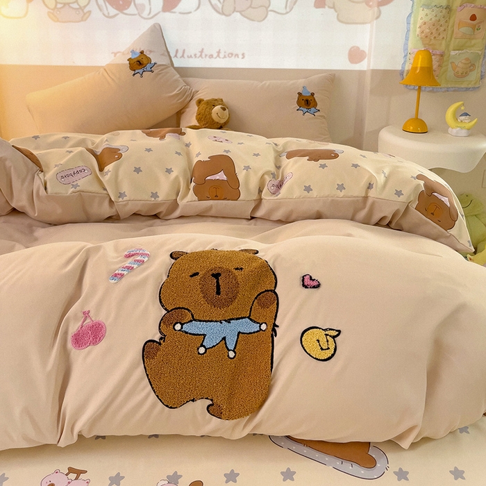 91家纺网 家纺一手货源 找家纺 云木里 2025新款云朵棉毛巾绣印花四件套 卡皮巴拉