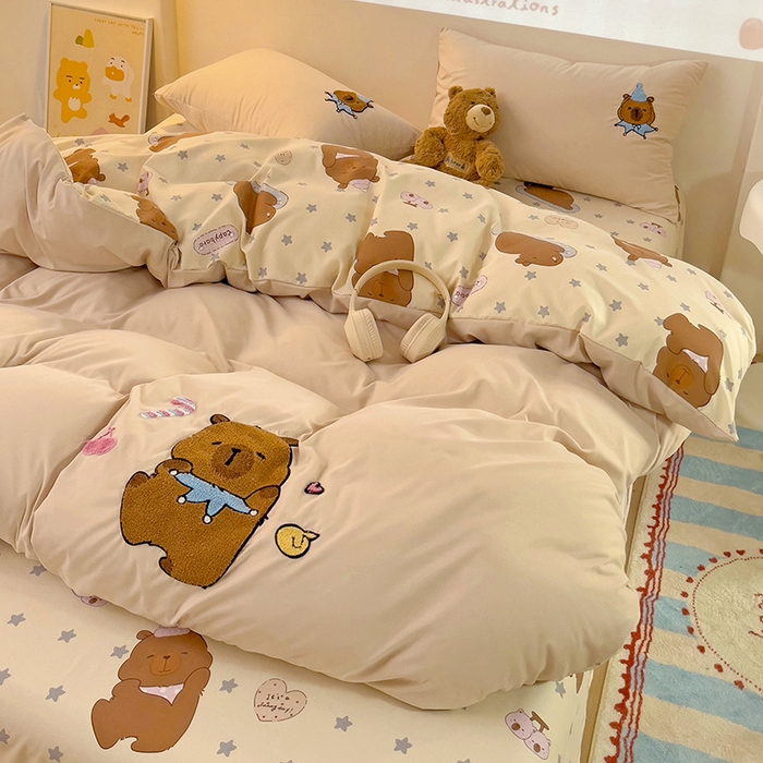 91家纺网 家纺一手货源 找家纺 云木里 2025新款云朵棉毛巾绣印花四件套 卡皮巴拉