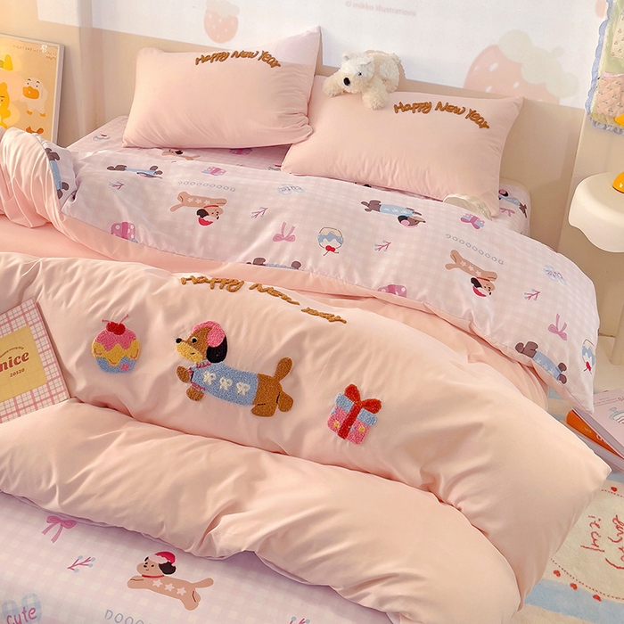 91家纺网 家纺一手货源 找家纺 云木里 2025新款云朵棉毛巾绣印花四件套 腊肠狗