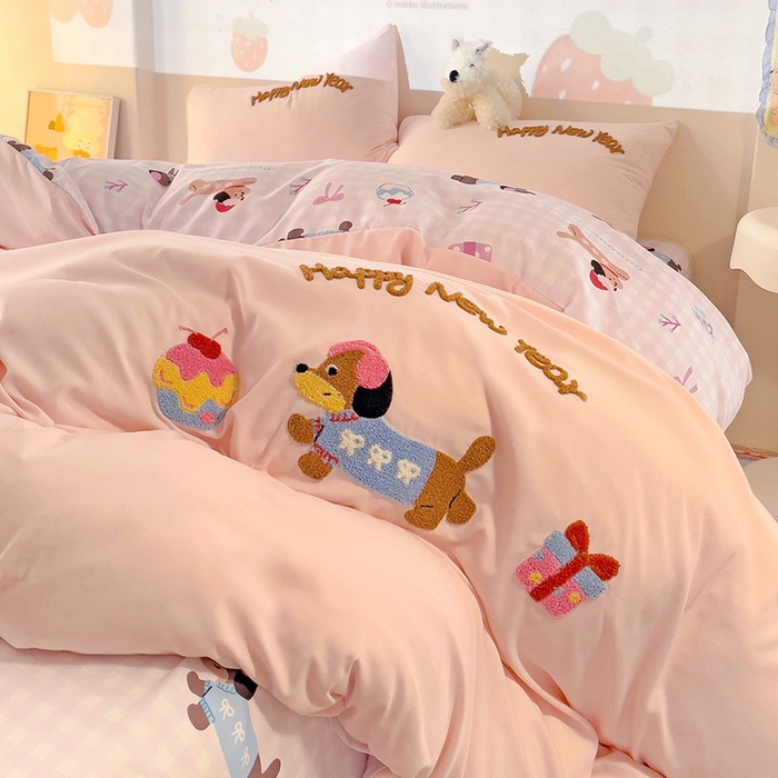 91家纺网 家纺一手货源 找家纺 云木里 2025新款云朵棉毛巾绣印花四件套 腊肠狗