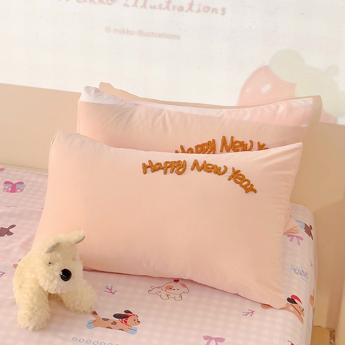 91家纺网 家纺一手货源 找家纺 云木里 2025新款云朵棉毛巾绣印花四件套 腊肠狗