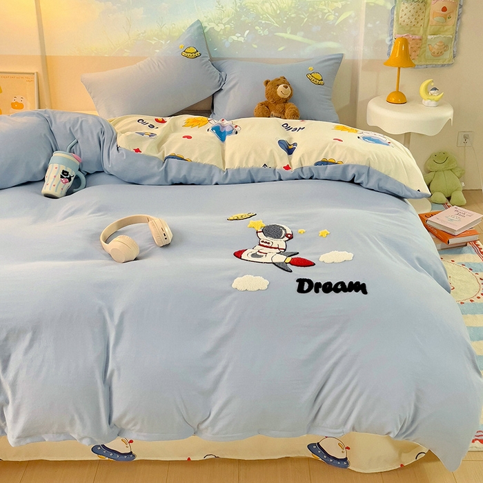 91家纺网 家纺一手货源 找家纺 云木里 2025新款云朵棉毛巾绣印花四件套 奇妙宇航员