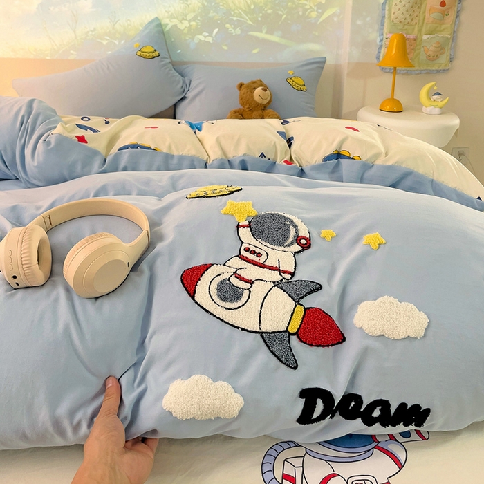 91家纺网 家纺一手货源 找家纺 云木里 2025新款云朵棉毛巾绣印花四件套 奇妙宇航员