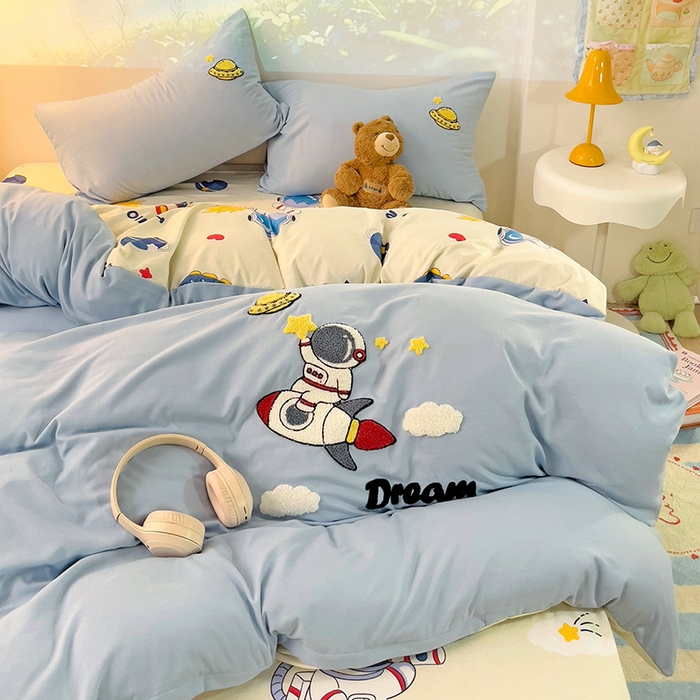 91家纺网 家纺一手货源 找家纺 云木里 2025新款云朵棉毛巾绣印花四件套 奇妙宇航员