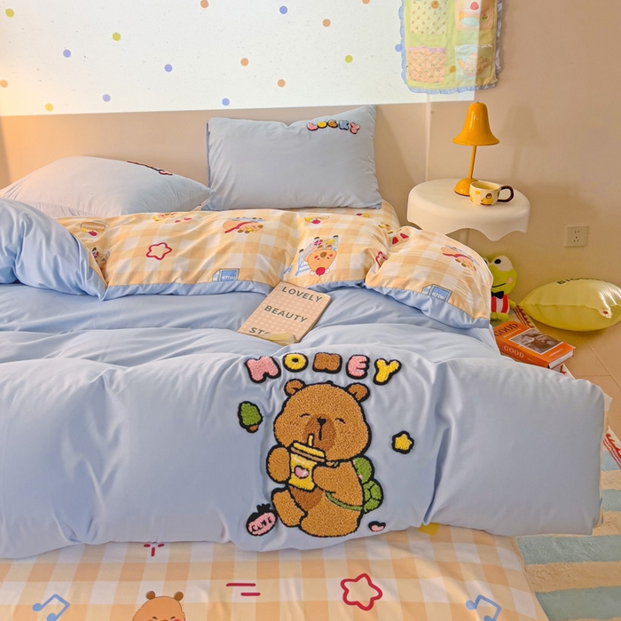 91家纺网 家纺一手货源 找家纺 云木里 2025新款云朵棉毛巾绣印花四件套 欢乐的卡皮