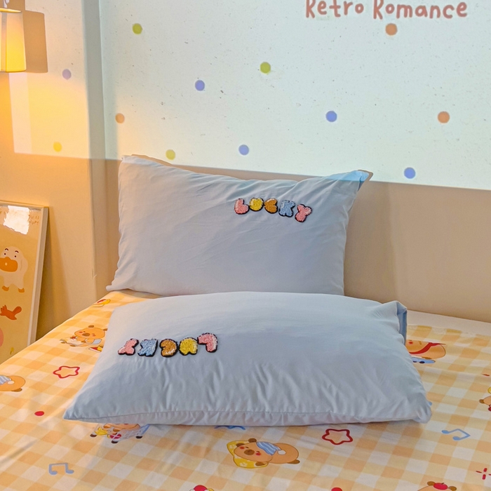 91家纺网 家纺一手货源 找家纺 云木里 2025新款云朵棉毛巾绣印花四件套 欢乐的卡皮