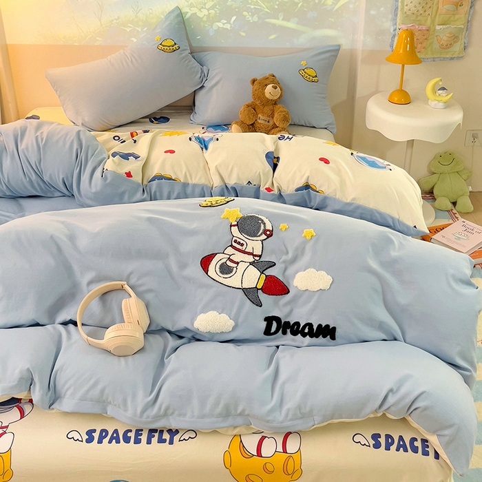 91家纺网 家纺一手货源 找家纺 云木里 2025新款云朵棉毛巾绣印花四件套 奇妙宇航员