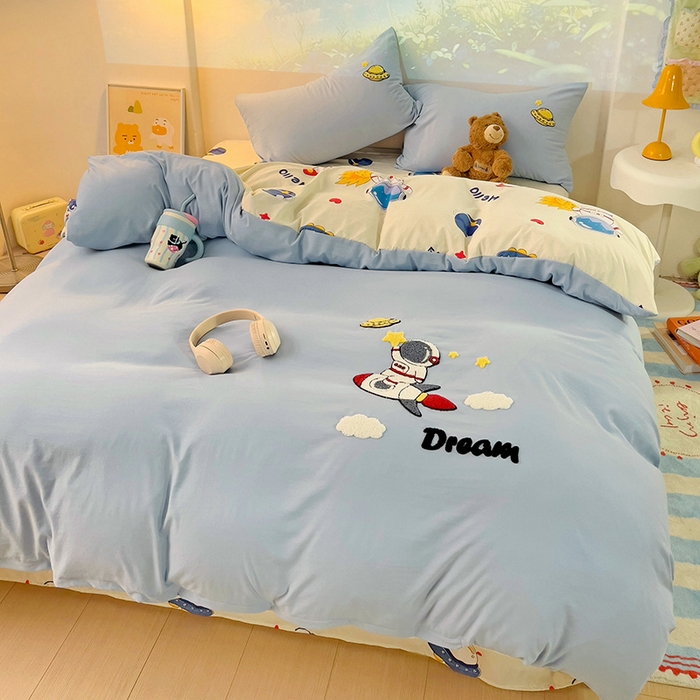 91家纺网 家纺一手货源 找家纺 云木里 2025新款云朵棉毛巾绣印花四件套 奇妙宇航员