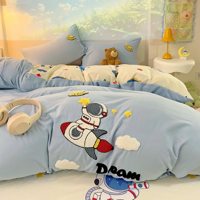 91家纺网 家纺一手货源 找家纺 云木里 2025新款云朵棉毛巾绣印花四件套 奇妙宇航员