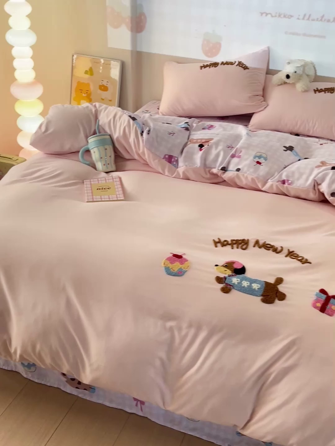 91家纺网 家纺一手货源 找家纺 云木里 2025新款云朵棉毛巾绣印花四件套 腊肠狗