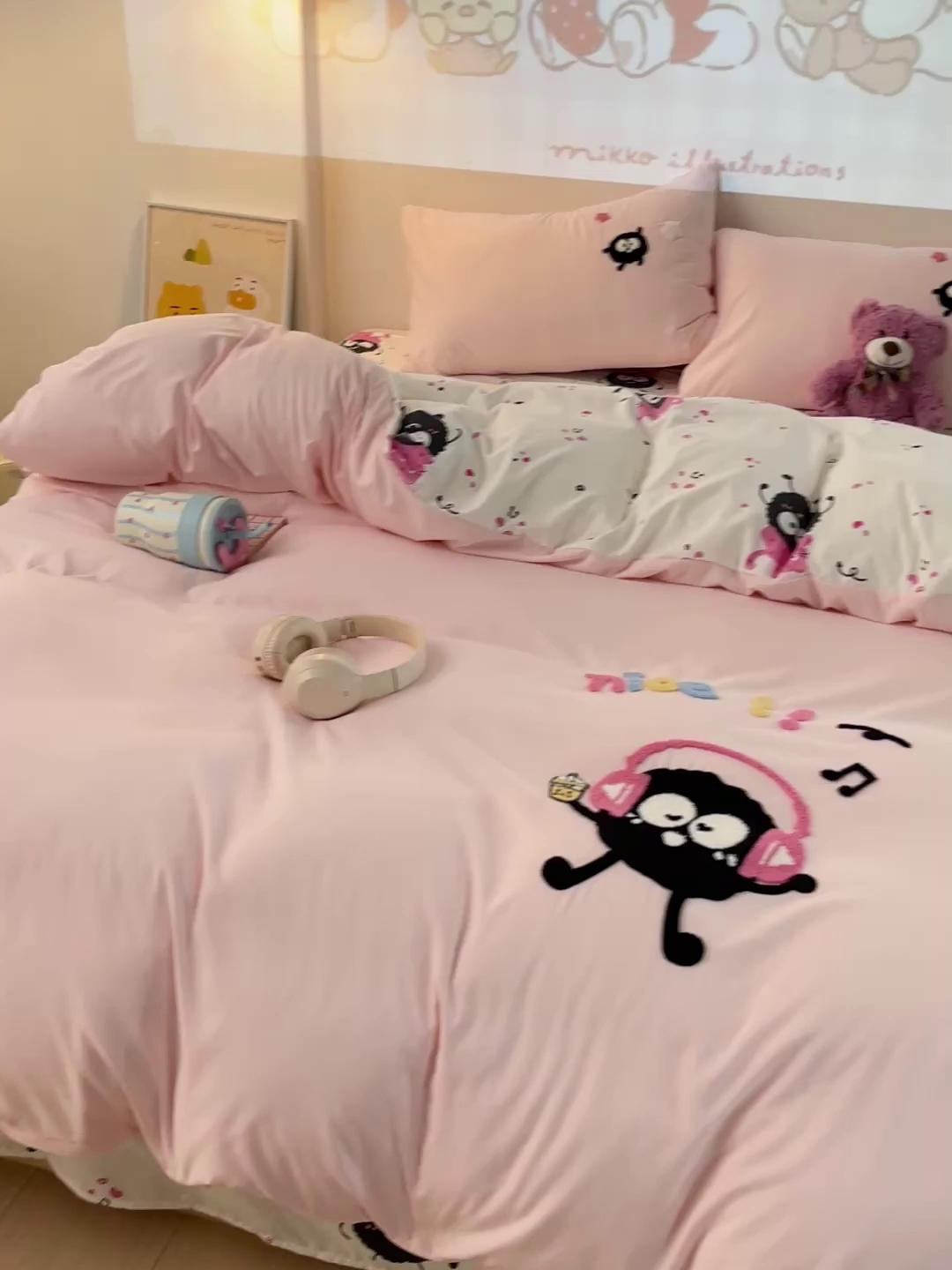 91家纺网 家纺一手货源 找家纺 云木里 2025新款云朵棉毛巾绣印花四件套 音乐煤球