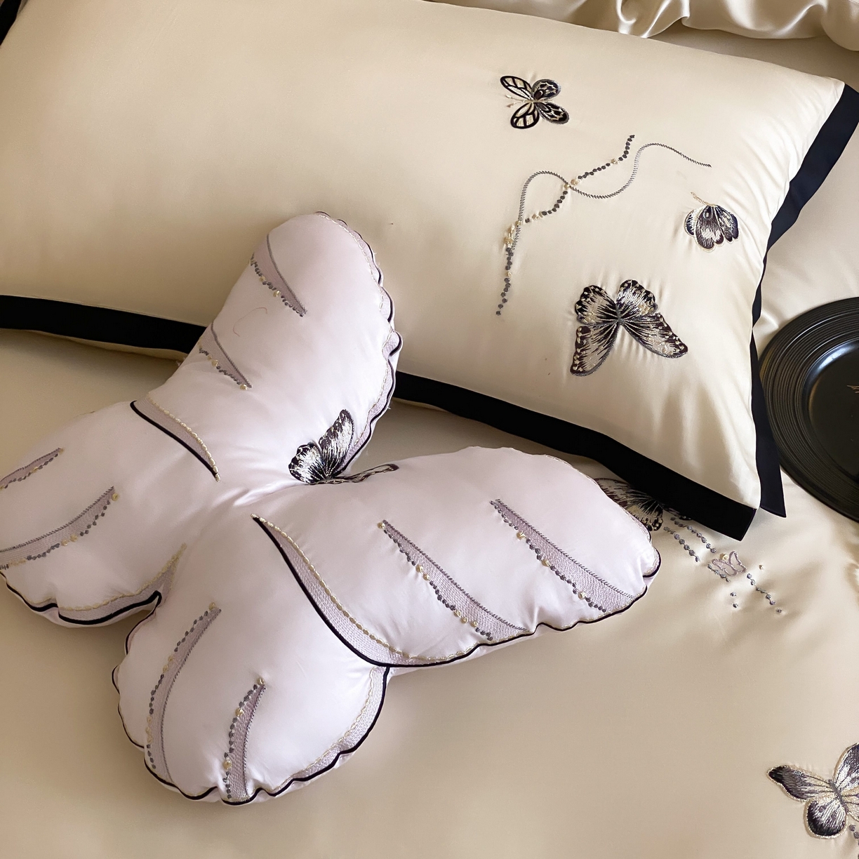 91家纺网 家纺一手货源 找家纺 （总）佳汐蓝家纺 2025春夏新款天丝棉刺绣四件套-蕾丝幻影