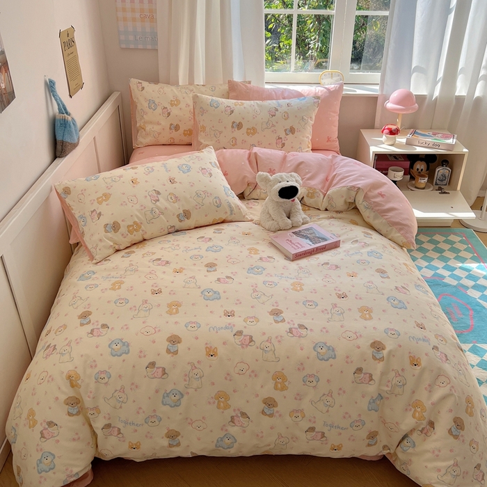 91家纺网 家纺一手货源 找家纺 瑞莱 2023新款13372全棉印花单被套 狗狗家族（粉）