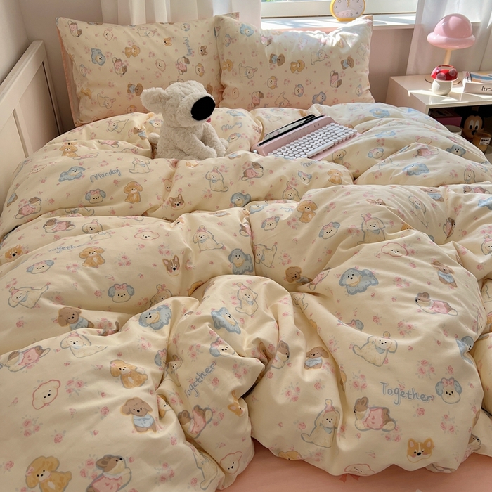 91家纺网 家纺一手货源 找家纺 瑞莱 2023新款13372全棉印花单被套 狗狗家族（粉）