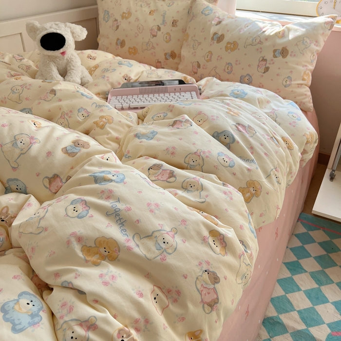 91家纺网 家纺一手货源 找家纺 瑞莱 2023新款13372全棉印花单被套 狗狗家族（粉）