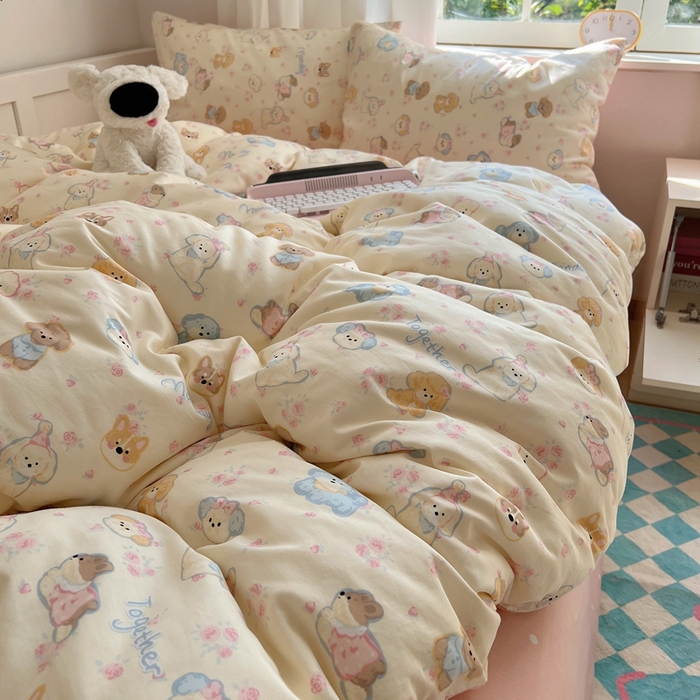 91家纺网 家纺一手货源 找家纺 瑞莱 2023新款13372全棉印花单被套 狗狗家族（粉）