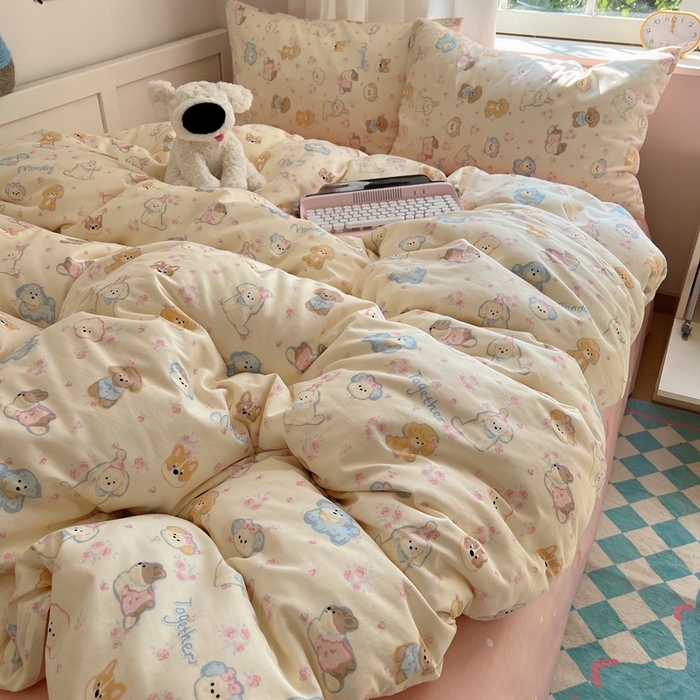 91家纺网 家纺一手货源 找家纺 瑞莱 2023新款13372全棉印花单被套 狗狗家族（粉）