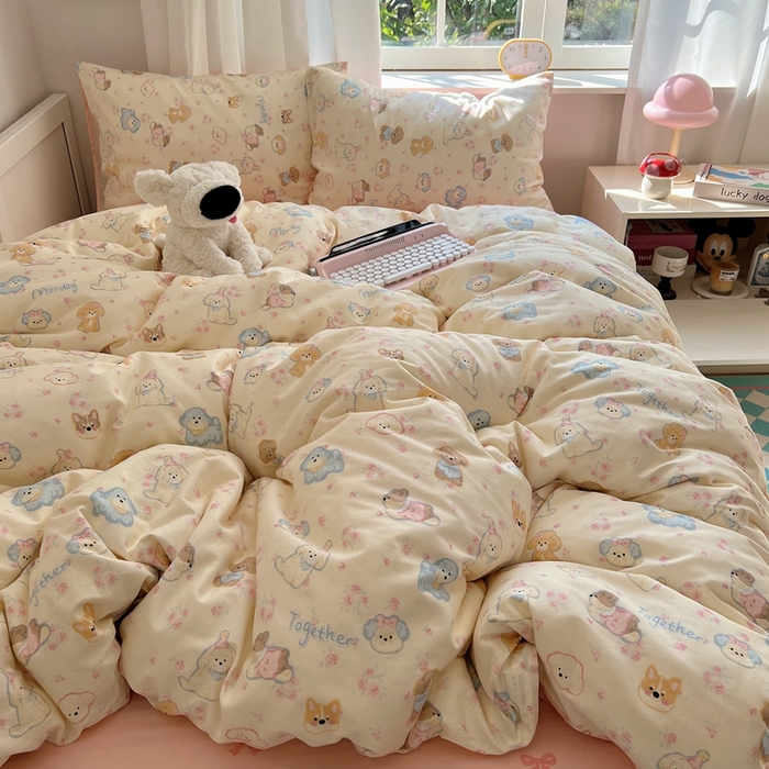 91家纺网 家纺一手货源 找家纺 瑞莱 2023新款13372全棉印花单被套 狗狗家族（粉）