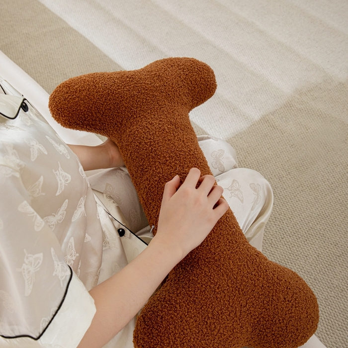 91家纺网 家纺一手货源 找家纺 沐沐家纺 2026新款亲肤舒适泰迪绒骨头抱枕 组合图仅供参考