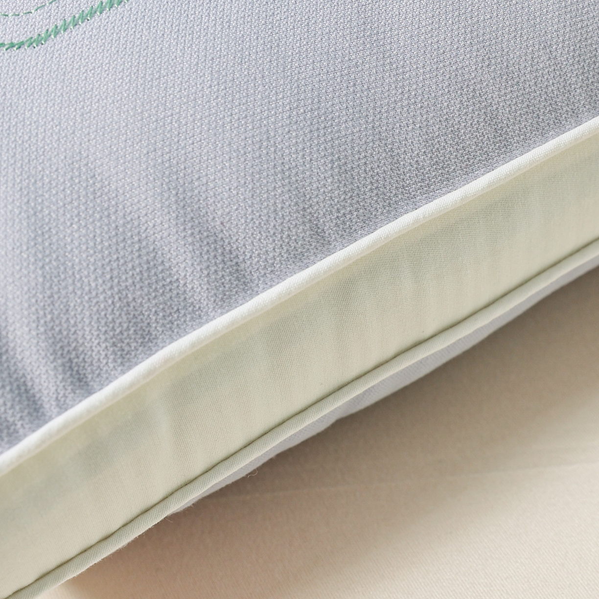 91家纺网 家纺一手货源 找家纺 橘夏家纺 2025新款刺绣款超柔软枕头枕芯家用单个成人护颈椎助深度睡眠枕头枕芯 兰灰 48x74cm/只