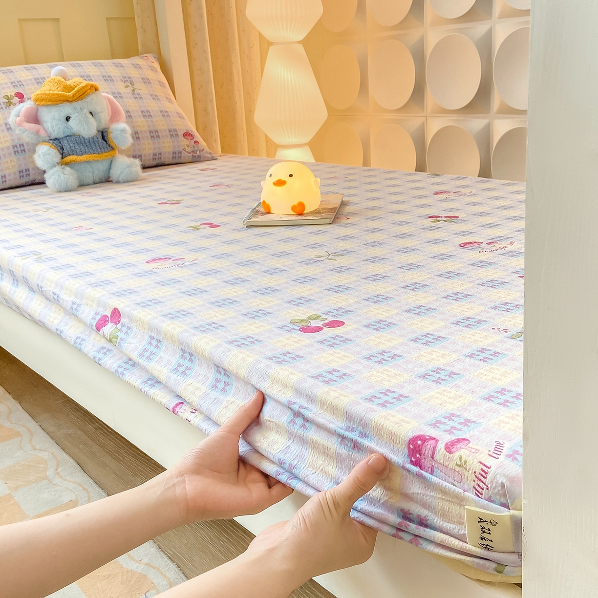 91家纺网 家纺一手货源 找家纺 眠势力 2025新款双层纱学生三件套宿舍上下铺套件ins奶油风云感四件套 甜樱蜜语