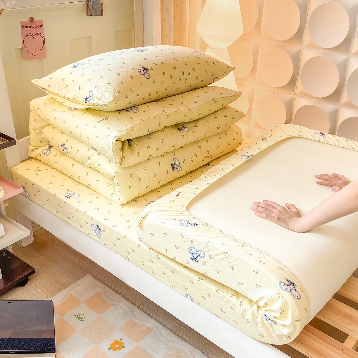 91家纺网 家纺一手货源 找家纺 眠势力 2025新款双层纱学生三件套宿舍上下铺套件ins奶油风云感四件套 樱桃丸子