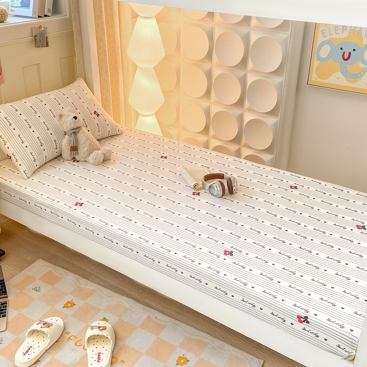 91家纺网 家纺一手货源 找家纺 眠势力 2025新款双层纱学生三件套宿舍上下铺套件ins奶油风云感四件套 字母樱桃