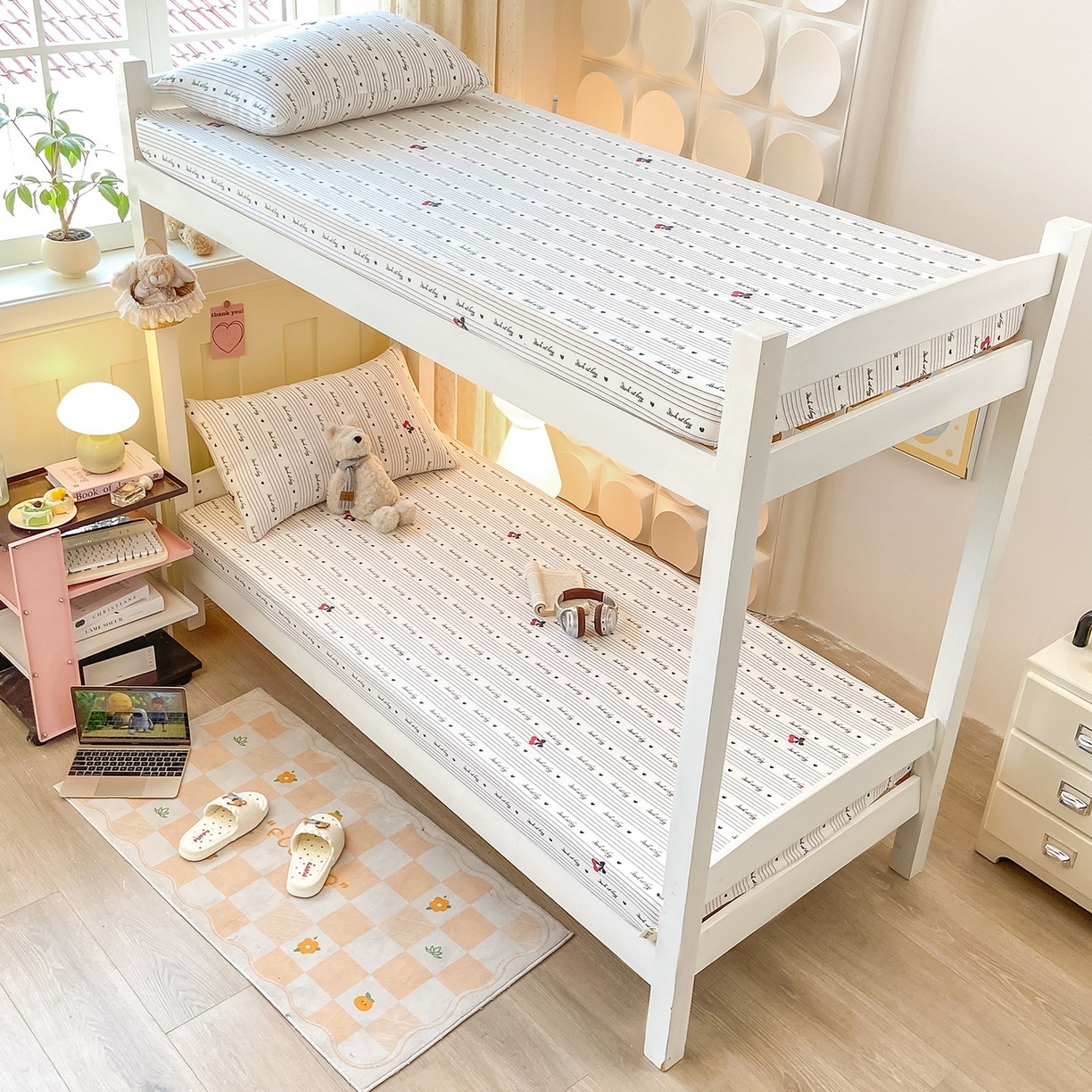 91家纺网 家纺一手货源 找家纺 眠势力 2025新款双层纱学生三件套宿舍上下铺套件ins奶油风云感四件套 字母樱桃