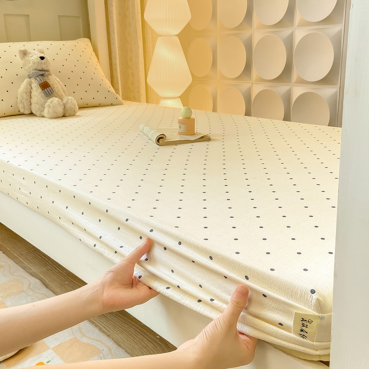 91家纺网 家纺一手货源 找家纺 眠势力 2025新款双层纱学生三件套宿舍上下铺套件ins奶油风云感四件套 极简波点