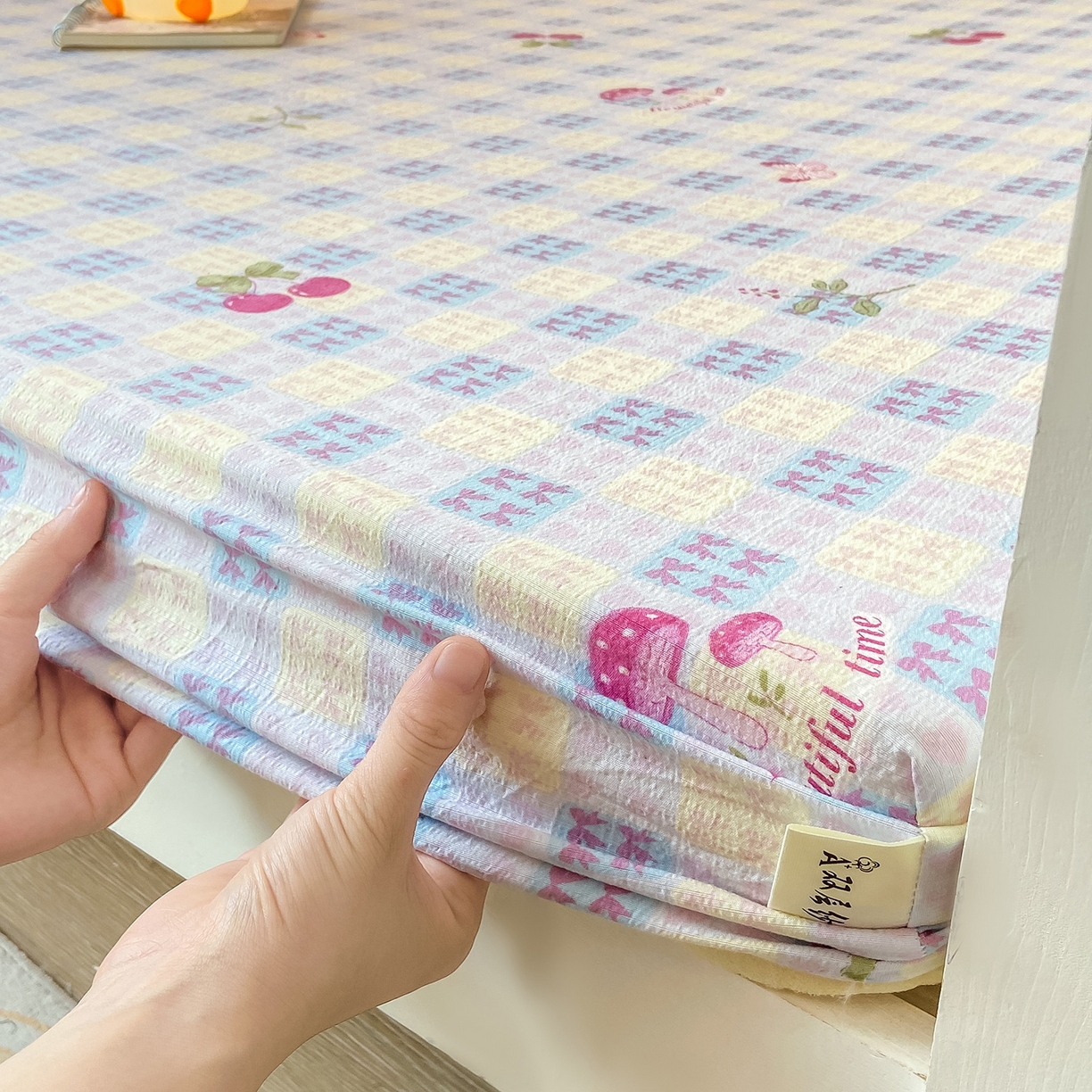 91家纺网 家纺一手货源 找家纺 眠势力 2025新款双层纱学生三件套宿舍上下铺套件ins奶油风云感四件套 甜樱蜜语