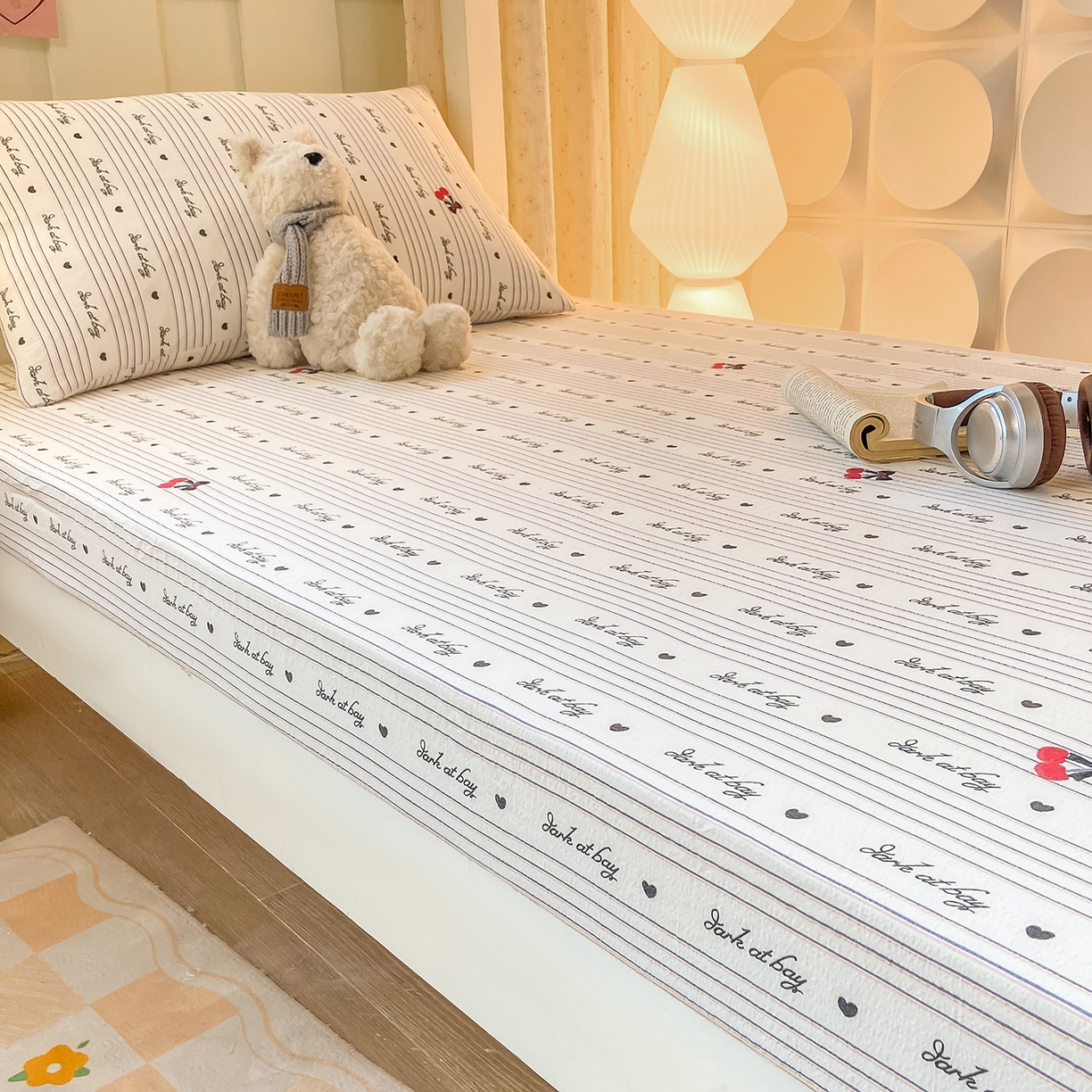 91家纺网 家纺一手货源 找家纺 眠势力 2025新款双层纱学生三件套宿舍上下铺套件ins奶油风云感四件套 字母樱桃