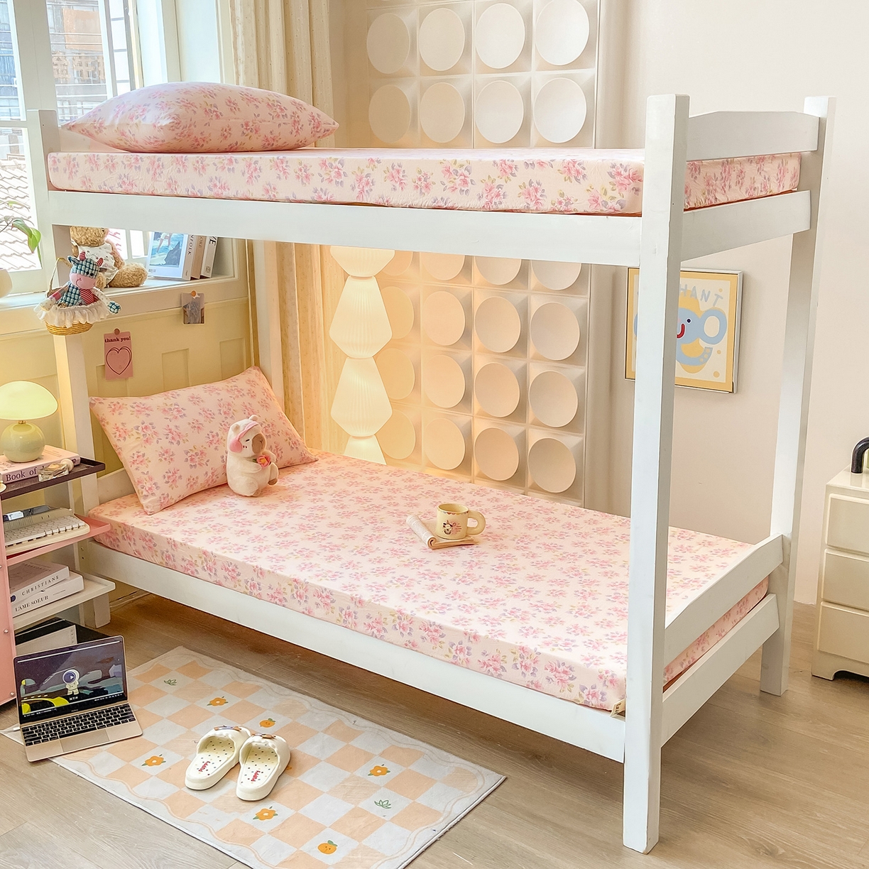 91家纺网 家纺一手货源 找家纺 眠势力 2025新款双层纱学生三件套宿舍上下铺套件ins奶油风云感四件套 粉调花海