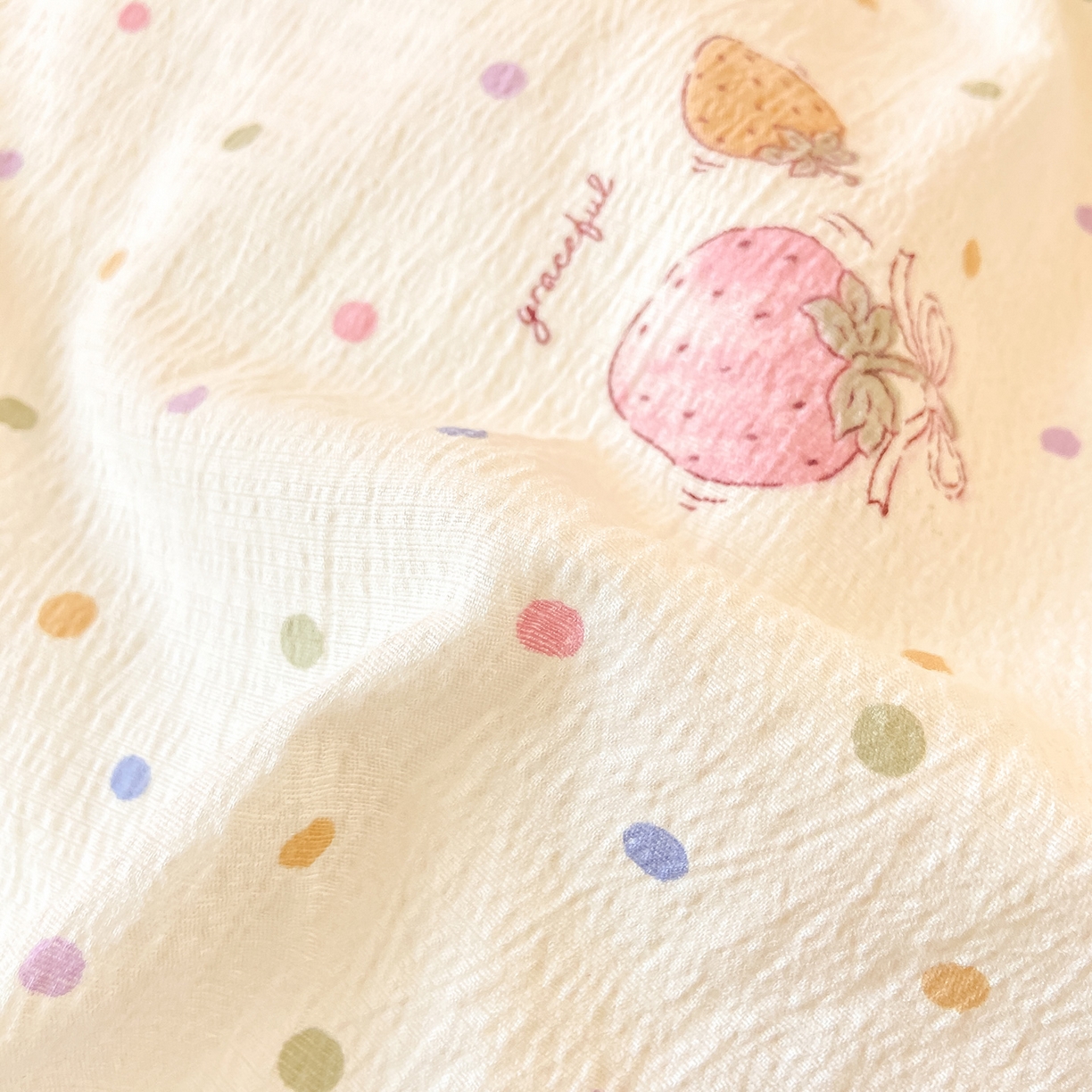 91家纺网 家纺一手货源 找家纺 眠势力 2025新款双层纱学生三件套宿舍上下铺套件ins奶油风云感四件套 点点草莓