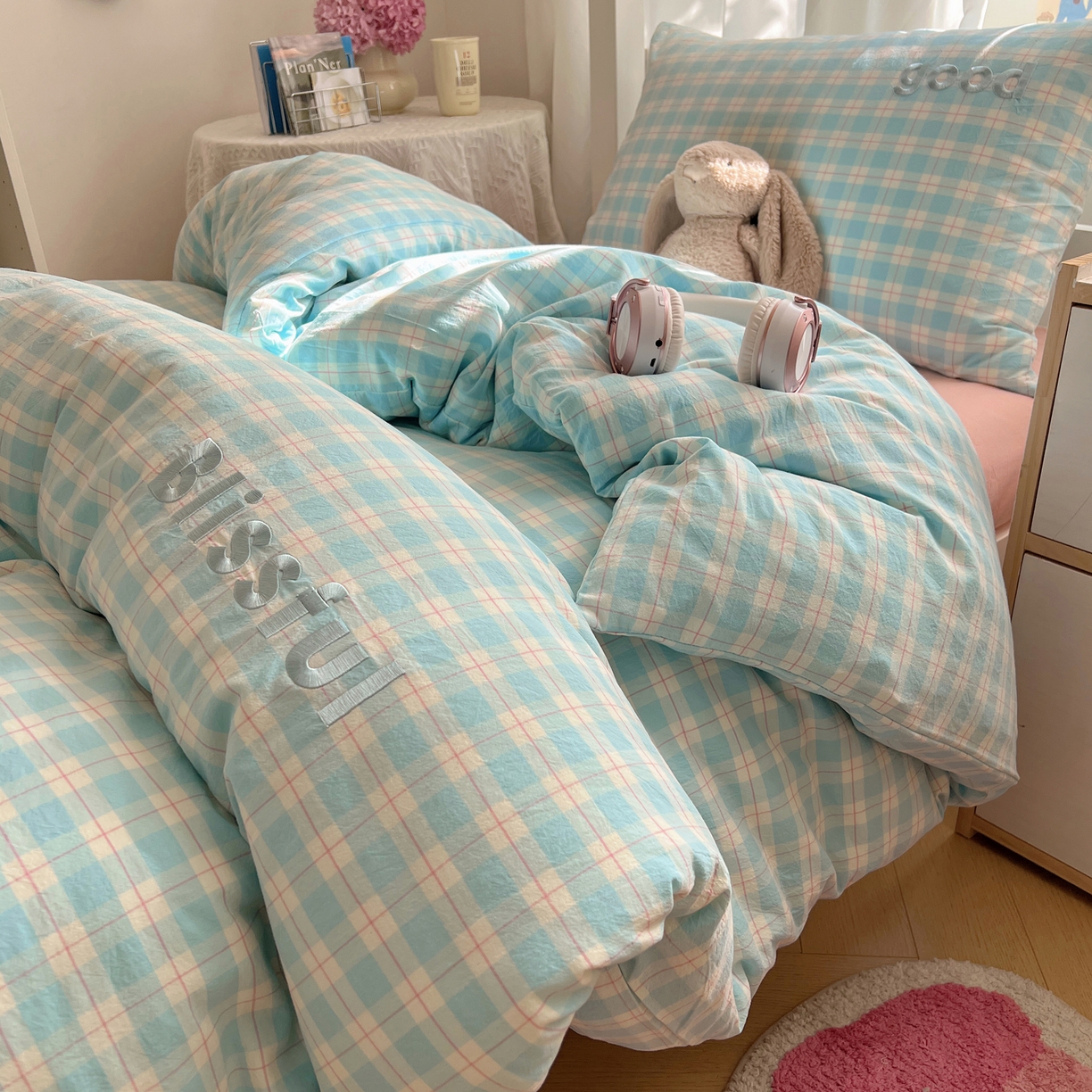 91家纺网 家纺一手货源 找家纺 丽涵家纺 2025新款色织水洗棉刺绣学生三件套 尚格-蓝